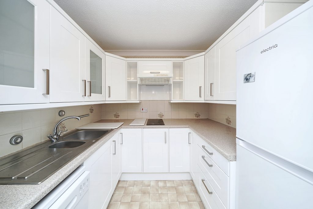 24 Swanbrook Court, Bridge Avenue, Maidenhead, SL6 1YZ