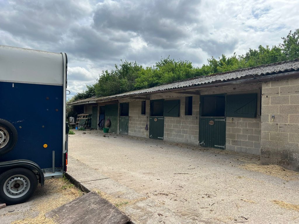 Land and Stables off Sharpenhoe Road, Barton-le-Clay, Bedfordshire, MK45 4SE